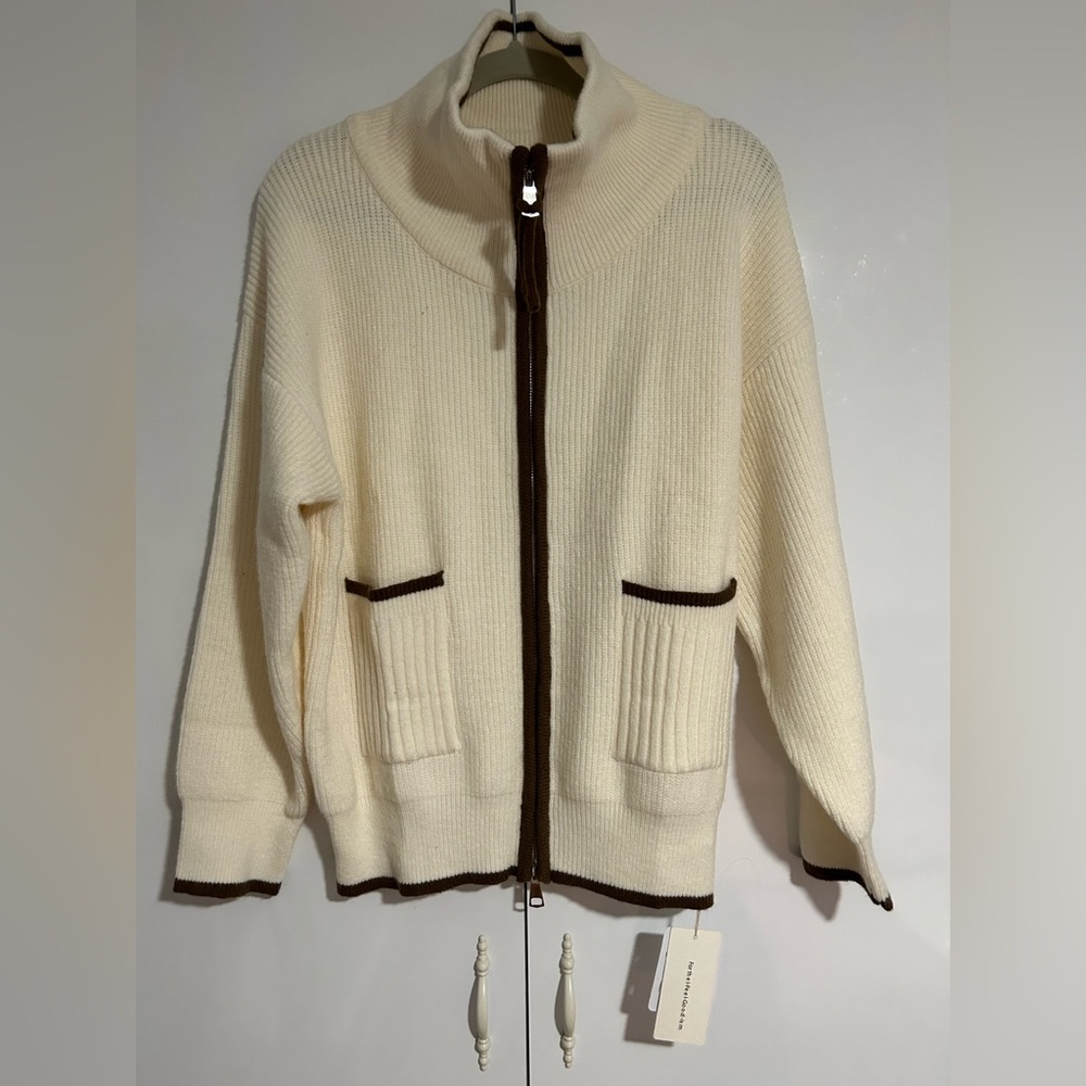 Commences Sweater